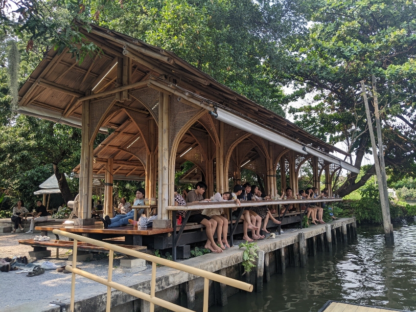 A peaceful dining oasis in the midst of Bangkok