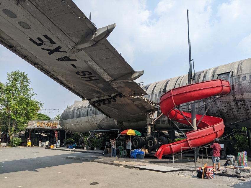 Bangkok airplane food market makes perfect landing